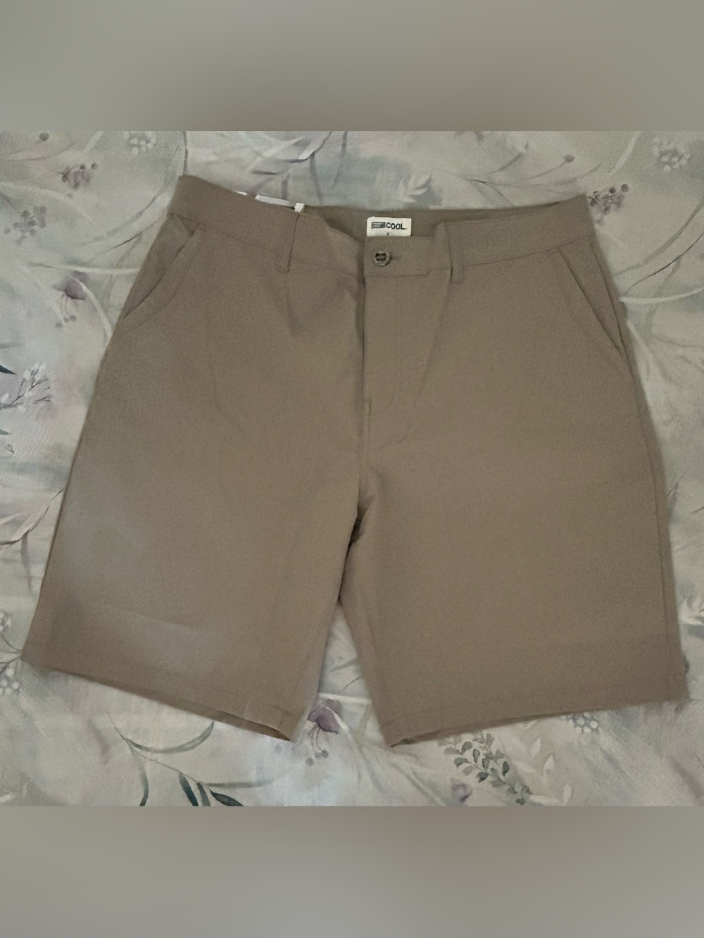 Men's 32 Degrees Beige Shorts Size 36 waist with 10" inseam